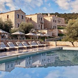 100 Rizes Seaside Resort- Small Luxury Hotels of the World，位于伊西翁的酒店