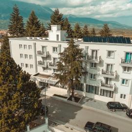 Hotel Turizem Shkelzeni，位于Bajram Curri的酒店