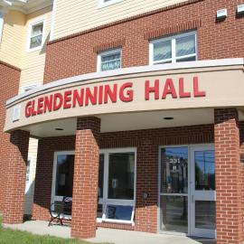 Glendenning Hall at Holland College，位于夏洛特顿的酒店
