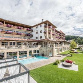 Hotel Waldhof,位于佩尔卡的酒店