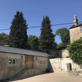BARLEY - cosy stylish apartment - easy access to Bath and many nearby attractions，位于博克斯的酒店