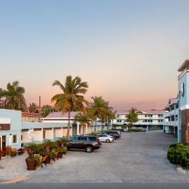 Silver Surf Gulf Beach Resort,位于布雷登顿海滩的酒店