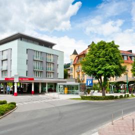 Casinohotel Velden，位于沃尔特湖畔韦尔登的酒店