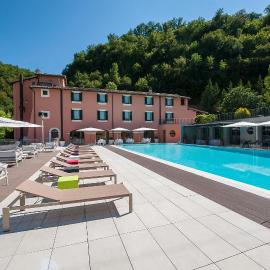 La Reggia Sporting Center Hotel，位于卡夏的酒店