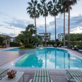 Residence Torre Del Mar，位于阿尔巴·阿德里亚蒂卡的酒店