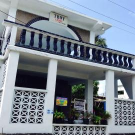 Troy Lodge，位于巴斯科的酒店