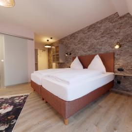 Hotel - Weinbar FAHR AWAY，位于福尔卡赫的酒店