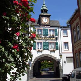 Hotel Lindenwirt，位于吕德斯海姆的酒店