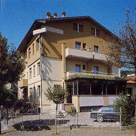 Hotel Pierina，位于卡斯特罗卡罗泰尔梅的酒店