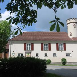 Pension Kastanienhof，位于措伊伦罗达的酒店