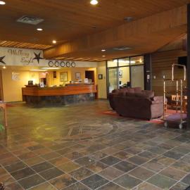 Walking Eagle Inn & Lodge，位于落基山庄的酒店