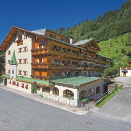 Wellnesshotel Mitterwirt，位于霍赫克尼希山麓丁滕的酒店