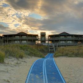 Outer Banks Beach Club，位于斩魔山的酒店