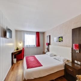 HOTEL RESTAURANT PARIS PACIFIC PARIS-VILLEJUIF- PRES DU METRO L'HAY LES ROSES LIGNE 14 - Direct PARIS-AEROPORT ORLY ET INSTITUT GUSTAVE ROUSSY，位于维勒瑞夫的酒店