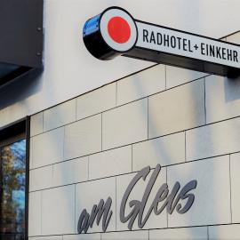 Radhotel am Gleis，位于博登斯边的拉多夫采尔的酒店