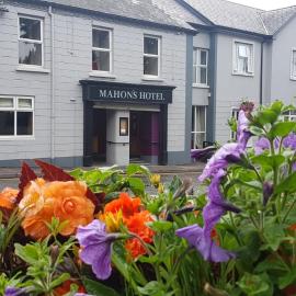 Mahon's Hotel，位于Irvinestown的酒店
