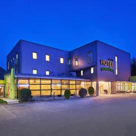 Hotel Korosica，位于森介斯布里卓瓦戈的酒店