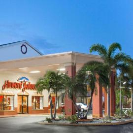 Howard Johnson by Wyndham Ft. Myers FL，位于迈尔斯堡的酒店