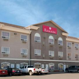 Ramada by Wyndham Weyburn，位于Weyburn的酒店
