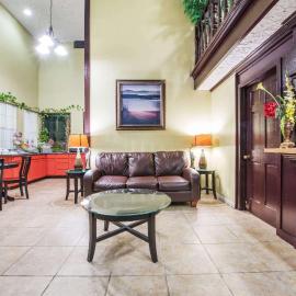 Howard Johnson by Wyndham San Marcos，位于圣马科斯的酒店