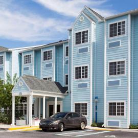 Microtel Inn & Suites by Wyndham Port Charlotte Punta Gorda,位于夏洛特港的酒店