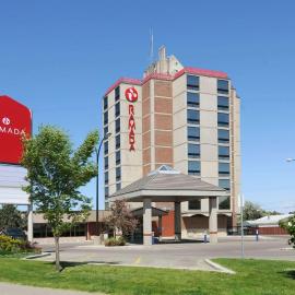 Ramada by Wyndham Lethbridge，位于莱斯布里奇的酒店