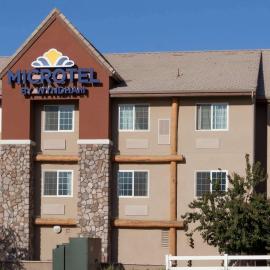 Microtel Inn & Suites by Wyndham Wheeler Ridge，位于Wheeler Ridge的酒店