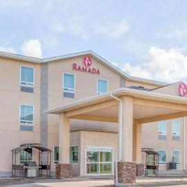 Ramada by Wyndham Carlyle，位于Carlyle的酒店