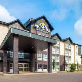 Microtel Inn & Suites by Wyndham Red Deer，位于雷德迪尔的酒店