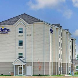Microtel Inn & Suites by Wyndham Philadelphia Airport Ridley Park,位于雷德利公园的酒店