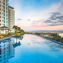 C Suites at Mactan Newtown，位于麦克坦的酒店