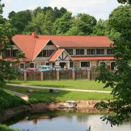 Park Hotel Brūzis，位于斯米尔泰内的酒店