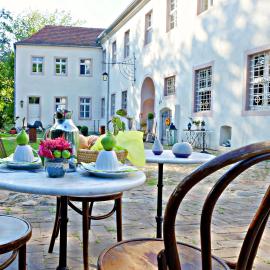 Event- Kultur & B&B Kunst Schloss Neuenhagen Übernachten im Denkmal，位于巴特弗赖恩瓦尔德的酒店