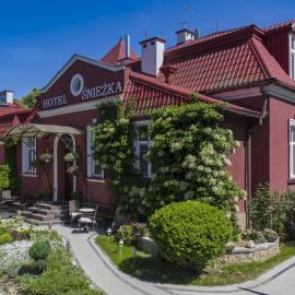 Śnieżka，位于克罗斯诺的酒店