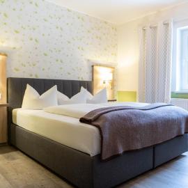 Hotel Zur Kutsche，位于上舍纳的酒店