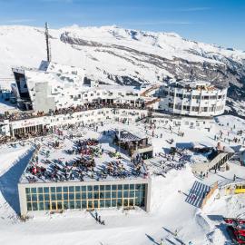 GALAAXY Mountain Hostel--Nur mit der Gondelbahn Erreichbar，位于莱克斯的酒店