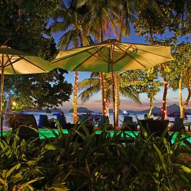 Last Frontier Beach Resort - Adults Only，位于爱妮岛的酒店