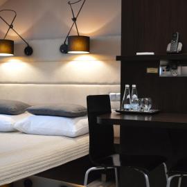 Dark Pub Hotelik，位于戈尔利采的酒店
