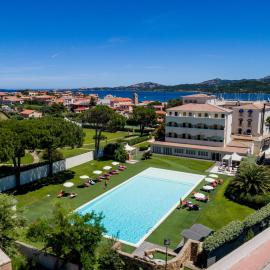 AHR Baja Hotel & Spa Cannigione,位于坎尼吉翁的酒店