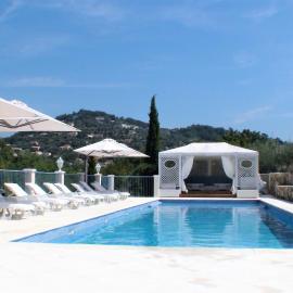 B&B with charm, quiet, kitchen, sw pool.，位于格拉斯的酒店
