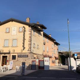 Albergo Al Cacciatore Tortellinando,位于明乔河畔的瓦雷奇奥的酒店