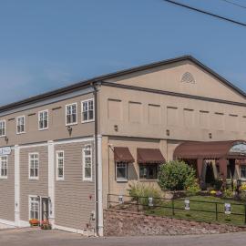 Harbor House Inn，位于Sackets Harbor的酒店