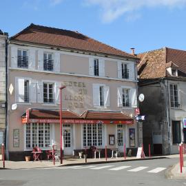 Hôtel du lion d'or，位于Coulanges-sur-Yonne的酒店