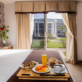 Hotel Santorian，位于埃莫西约的酒店