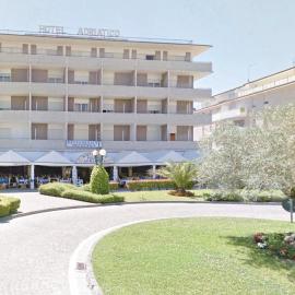 Hotel Adriatico，位于比比翁的酒店
