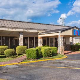 Motel 6-Warner Robins, GA，位于华纳罗宾斯的酒店