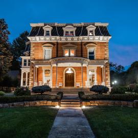 Steele Mansion Inn & Gathering Hub，位于Painesville的酒店
