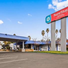 SureStay Plus Hotel by Best Western Sacramento Cal Expo，位于萨克拉门托的酒店