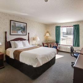 Ramada by Wyndham Nisku Edmonton Airport，位于尼斯库的酒店