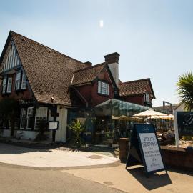 Tullie Inn，位于巴洛赫的酒店